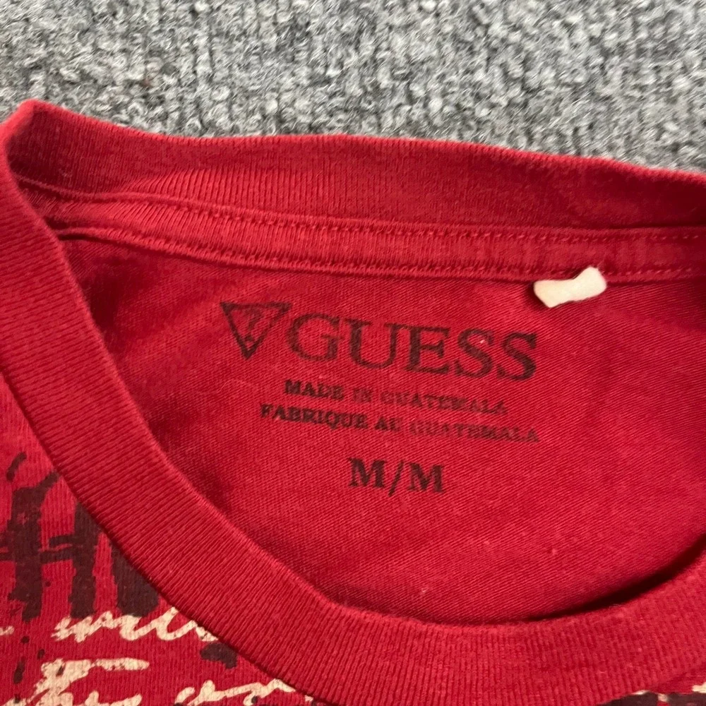 Guess T-Shirt Mens Size M Red Graphic Los Angeles 1981 Expedition Crew Neck Tee - Picture 3 of 7